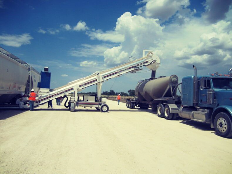 dry bulk grain truck